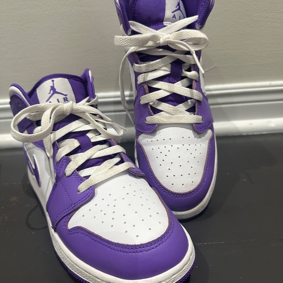 *Almost new* Air Jordan 1 Midi - Picture 9 of 10
